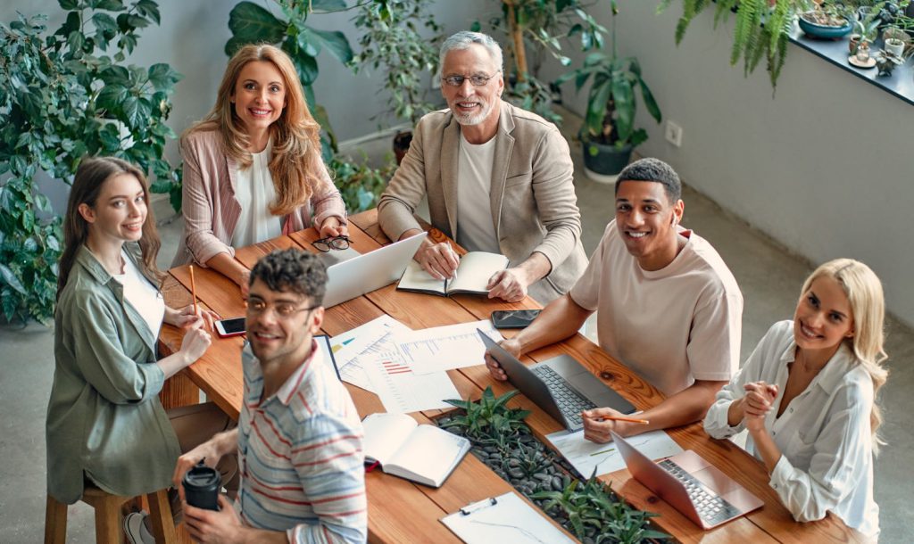 Zasilacz UPS to urządzenie, które zapewnia ciągłość zasilania w przypadku awarii sieci energetycznej