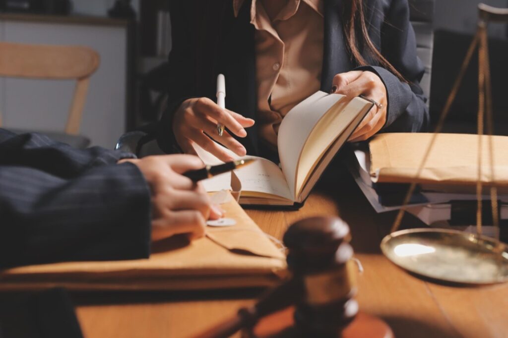 W świecie prawniczym, gdzie każda decyzja i każde słowo mogą mieć dalekosiężne konsekwencje, odpowiedzialność cywilna staje się kluczowym elementem zawodowej rzetelności