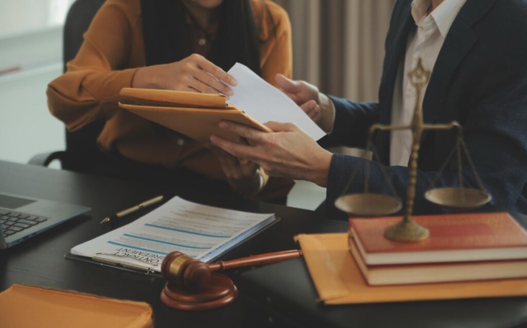 W świecie prawniczym, gdzie każda decyzja i każde słowo mogą mieć dalekosiężne konsekwencje, odpowiedzialność cywilna staje się kluczowym elementem zawodowej rzetelności