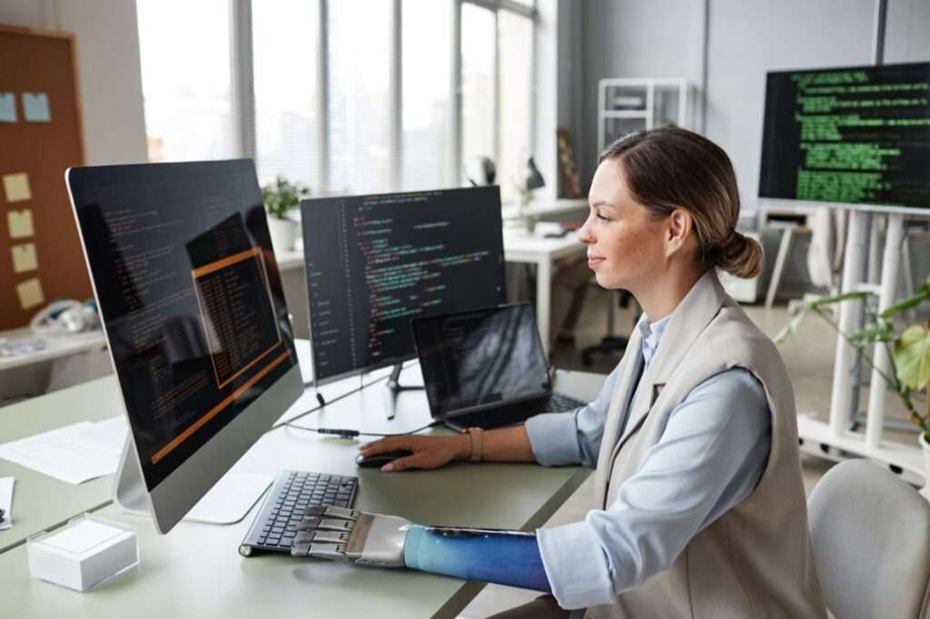 Na rynku dostępnych jest wiele rodzajów ubezpieczeń skierowanych specjalnie do profesjonalistów IT